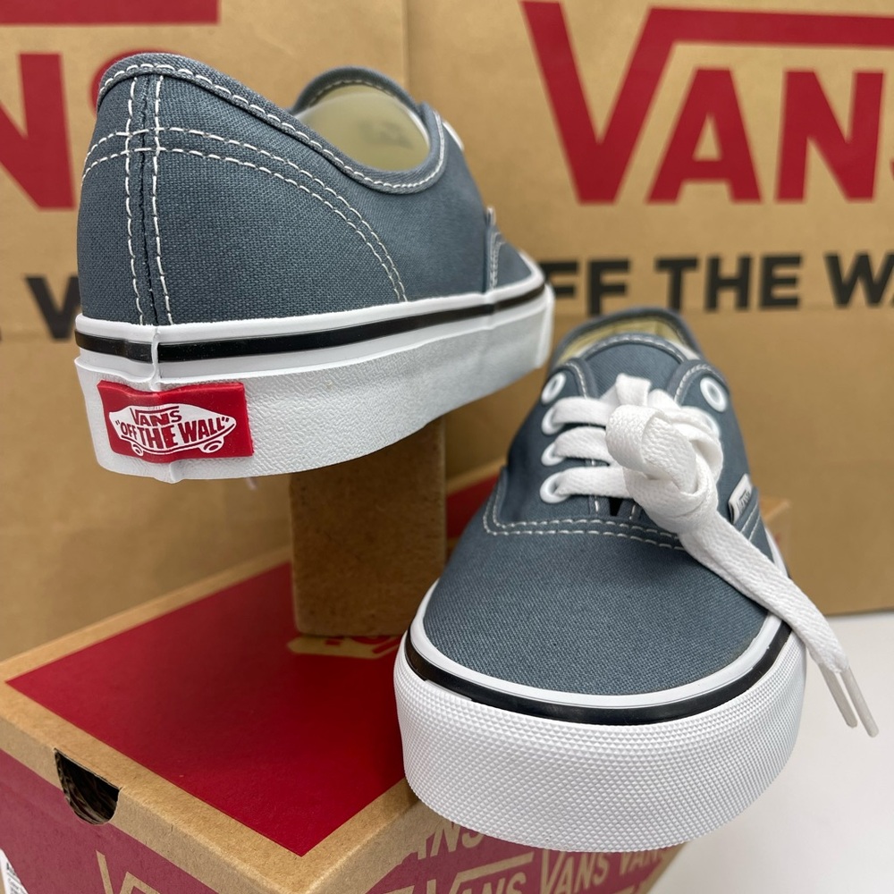 Vans WMNS Authentic
Color Theory Stormy Weather
VN000EGARV2 Sneakers - Picture 11 of 16